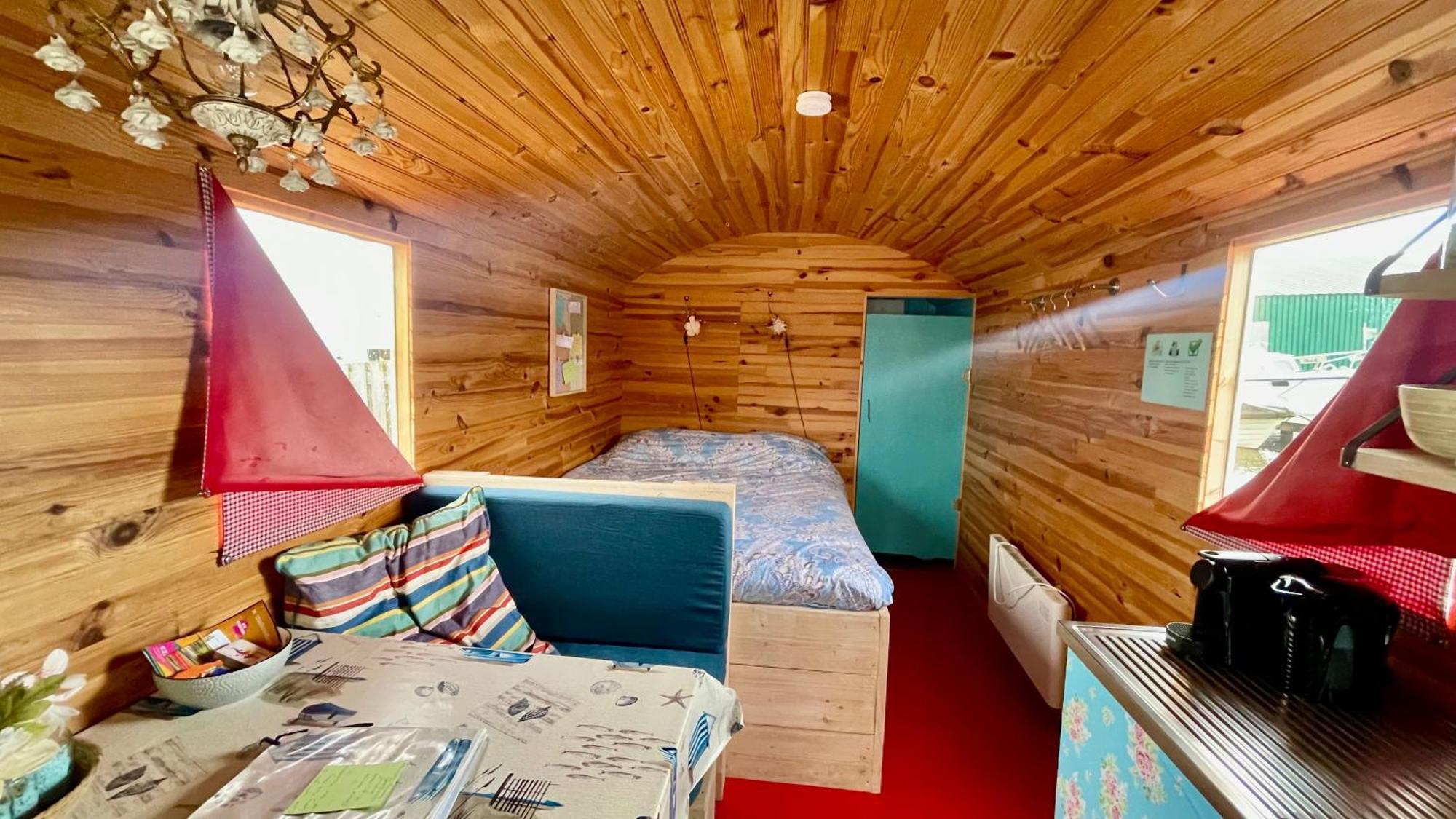 Island Sleeping Hotel Aalsmeer Ngoại thất bức ảnh